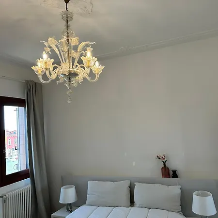 Canal View Apartment *