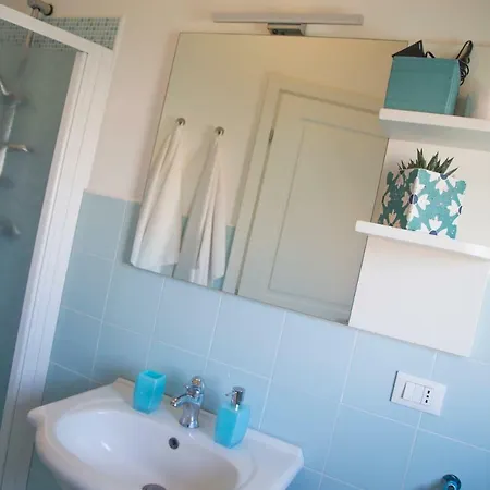 Canal View Apartment *